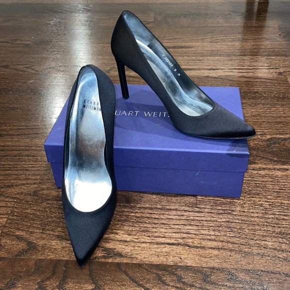 Stuart Weitzman Tipin Black Satin Pointed Toe Pump - Picture 1 of 10